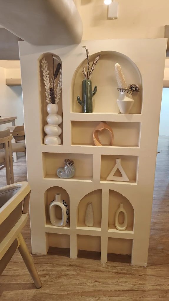 Decor shelf